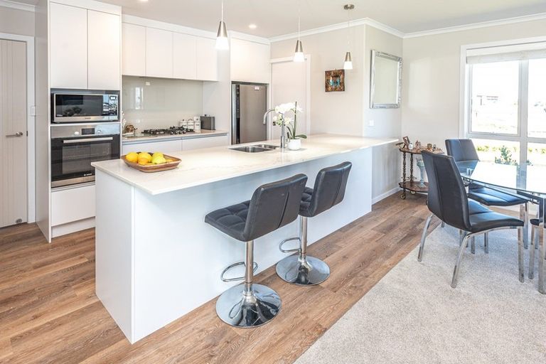 Photo of property in 37 Golf Vue Place, Castlecliff, Whanganui, 4501