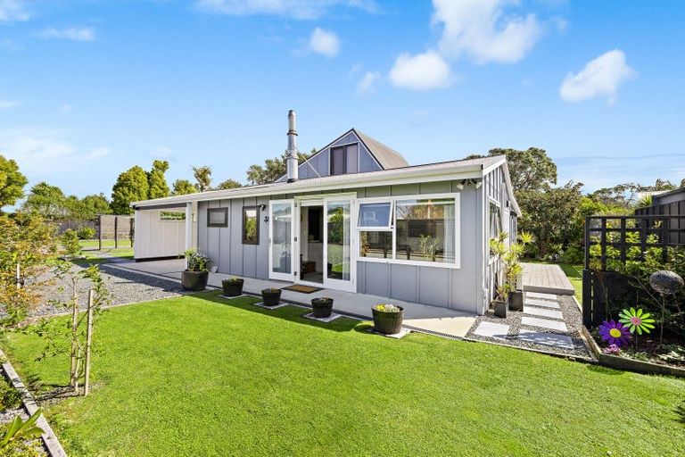 Photo of property in 4a Riverside Drive, Point Wells, 0986