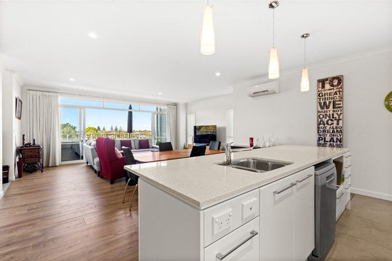 Photo of property in 60 Landmark Terrace, Orewa, 0931