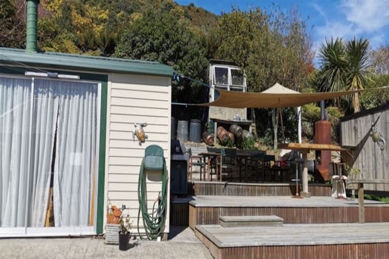 Photo of property in 36 South Terrace, Picton, 7220