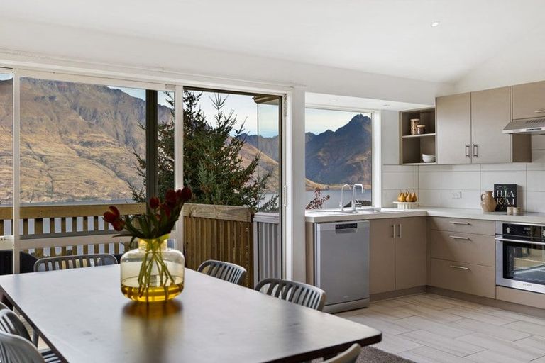 Photo of property in 2a Bird Place, Fernhill, Queenstown, 9300