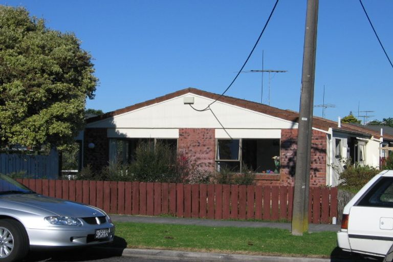 Photo of property in 2/8 Riverside Road, Orewa, 0931