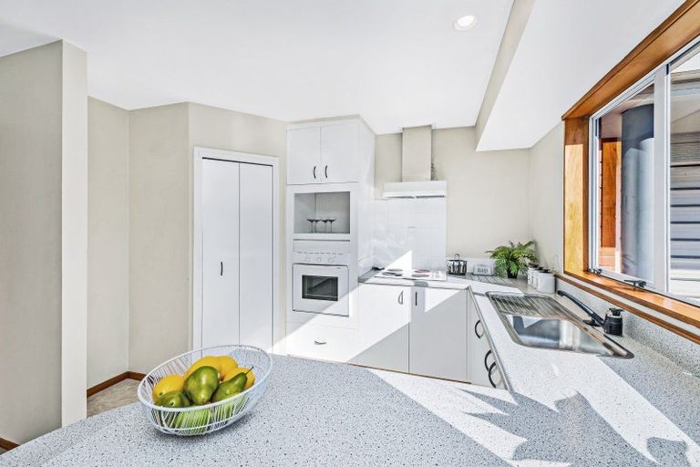 Photo of property in 1/5 Showgate Avenue, Sockburn, Christchurch, 8042