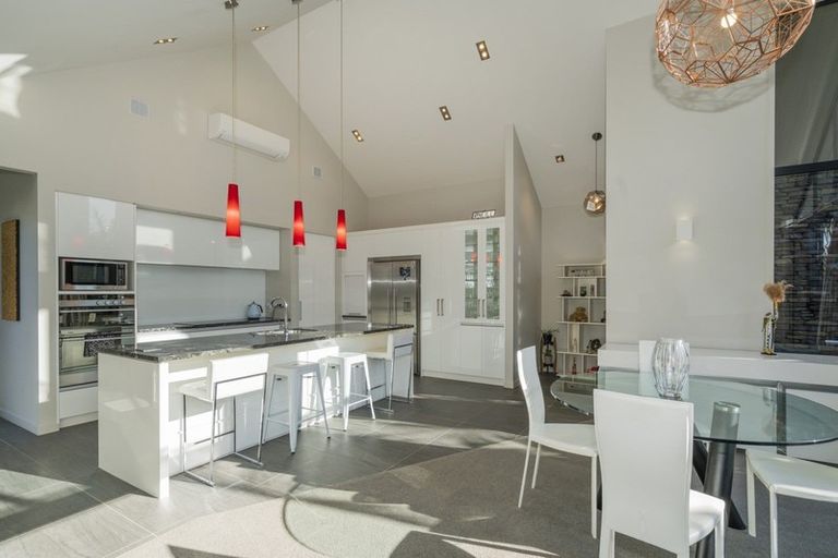 Photo of property in 8 Sara Way, Whitianga, 3510