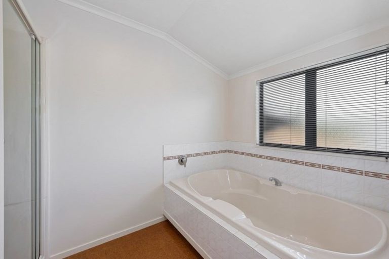 Photo of property in 16 Grosvenor Place, Rototuna, Hamilton, 3210