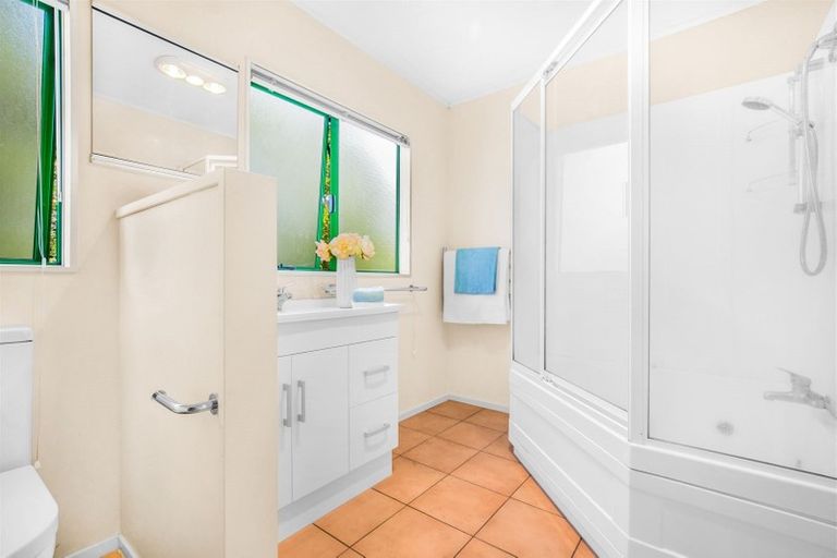 Photo of property in 2/44 Loloma Drive, Half Moon Bay, Auckland, 2012