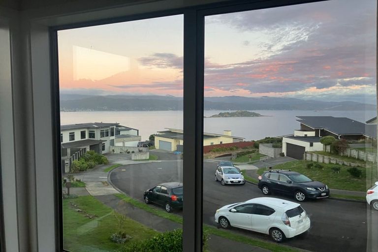 Photo of property in 11 Bendigo Grove, Newlands, Wellington, 6037