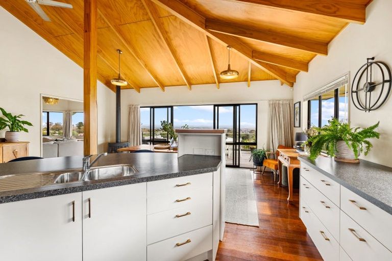 Photo of property in 81 Hikanui Drive, Havelock North, 4130