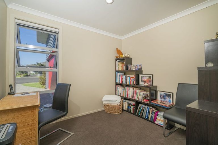 Photo of property in 8 Dotterel Place, Whitianga, 3510