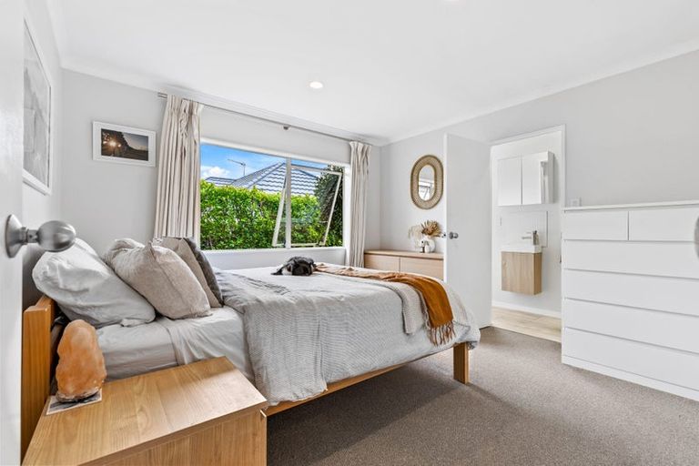 Photo of property in 2/8 Crewe Close, Albany, Auckland, 0632