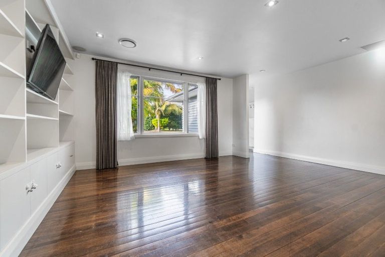 Photo of property in 13 Amberley Avenue, Te Atatu South, Auckland, 0610