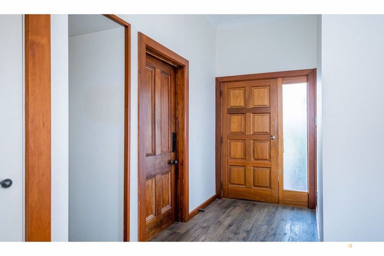 Photo of property in 72 Timaru Road, Waimate, 7924