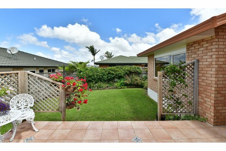 Photo of property in 15 Kath Hopper Drive, Orewa, 0931