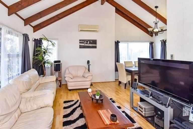 Photo of property in 4 Tadley Court, Goodwood Heights, Auckland, 2105