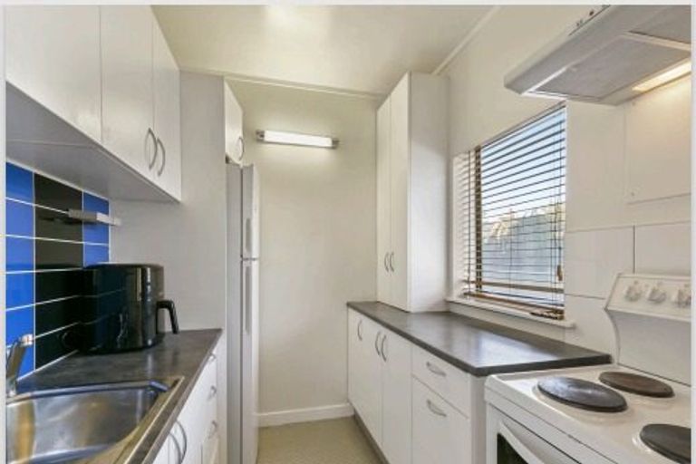 Photo of property in Hobson Court Flats, 11/70 Hobson Street, Thorndon, Wellington, 6011