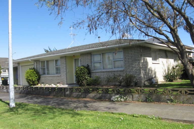 Photo of property in 2 Strathmore Place, Awapuni, Palmerston North, 4412
