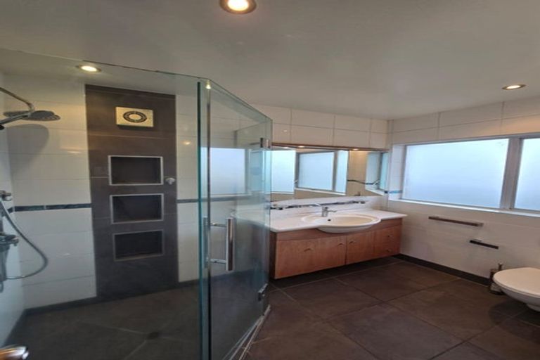 Photo of property in 18 Long Street, Torbay, Auckland, 0630