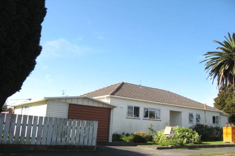 Photo of property in 2 Clovelly Street, Brooklands, New Plymouth, 4310