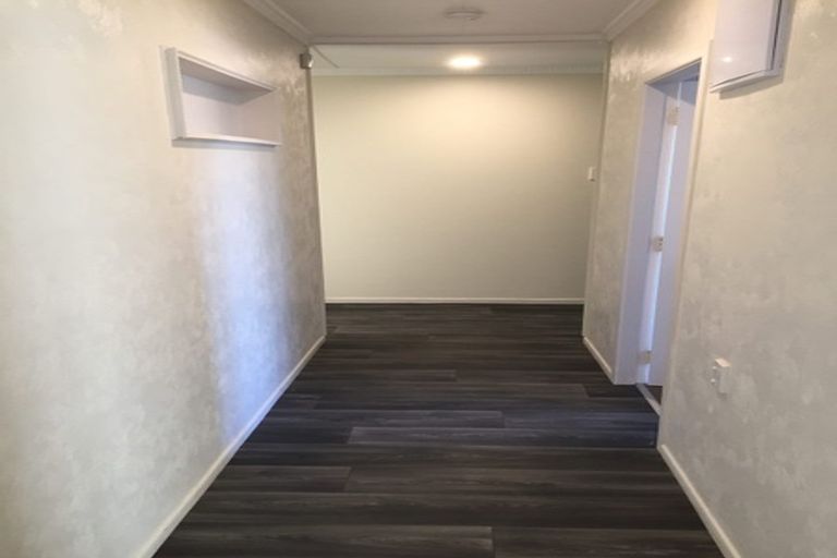 Photo of property in 132 Parkvale Road, Karori, Wellington, 6012