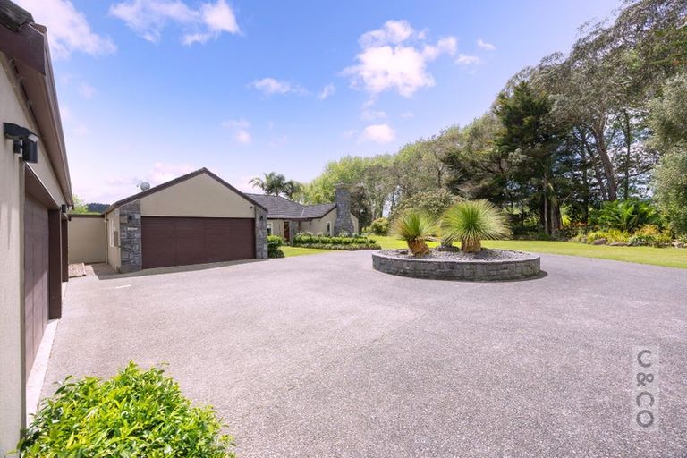 Photo of property in 832 Old North Road, Waimauku, 0882