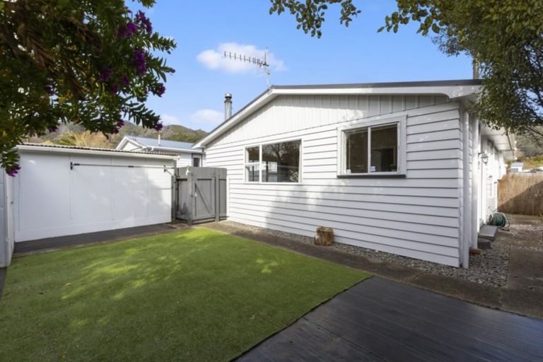 Photo of property in 6a Korau Grove, Stokes Valley, Lower Hutt, 5019