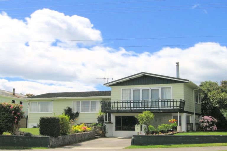 Photo of property in 8 Ingle Avenue, Waipahihi, Taupo, 3330