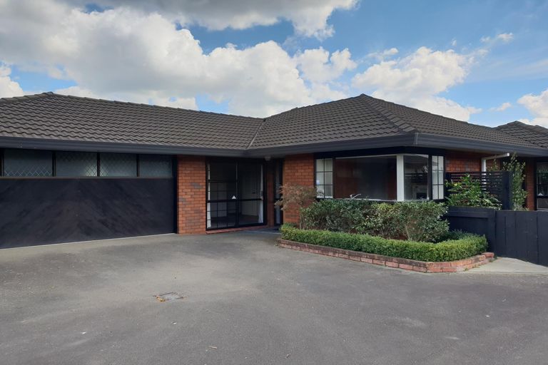 Photo of property in 6 Jensen Street, Hokowhitu, Palmerston North, 4410