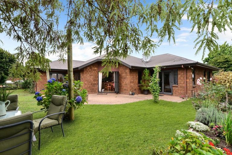 Photo of property in 37 Farringdon Avenue, Rototuna North, Hamilton, 3210