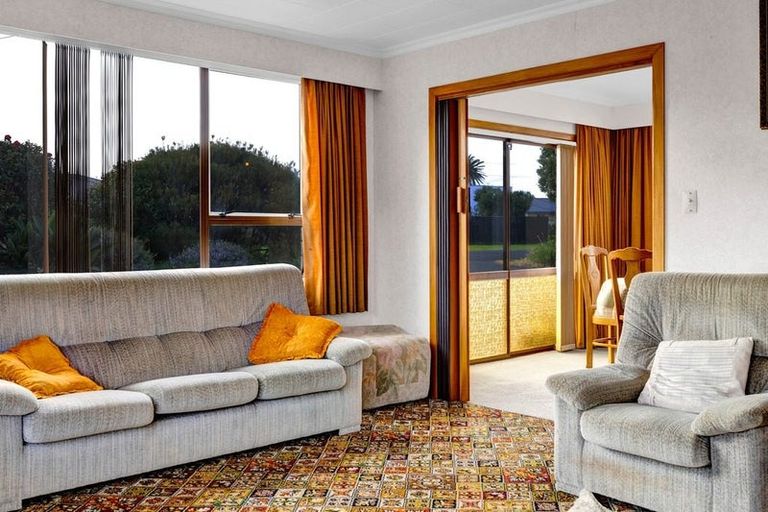 Photo of property in 84 Domett Street, Opunake, 4616