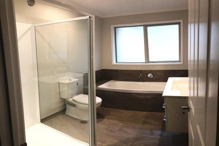 Photo of property in 24 Resolution Drive, Gulf Harbour, Whangaparaoa, 0930