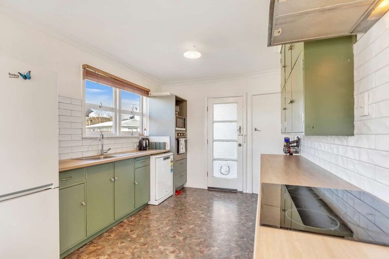 Photo of property in 13 Mako Mako Road, Levin, 5510