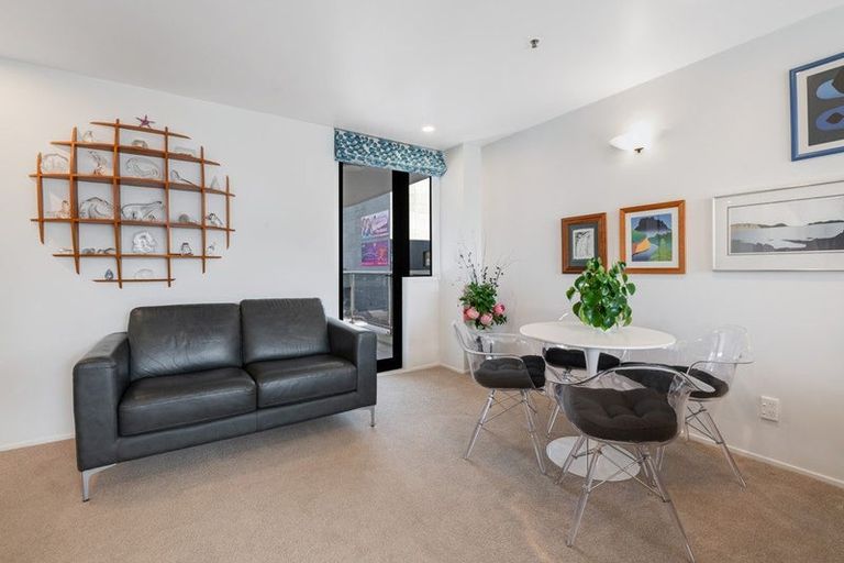 Photo of property in 3a/171 Hurstmere Road, Takapuna, Auckland, 0622