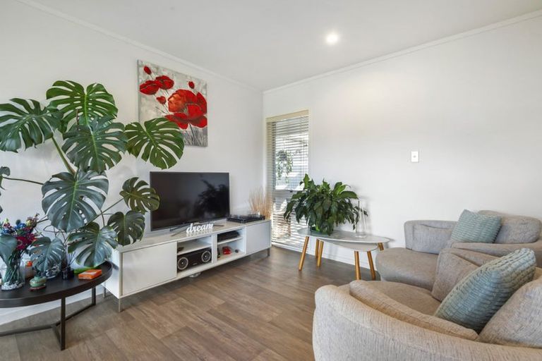 Photo of property in 127 Oaktree Avenue, Browns Bay, Auckland, 0630