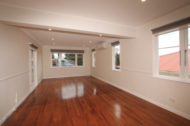 Photo of property in 49 Woodford Avenue, Henderson, Auckland, 0610