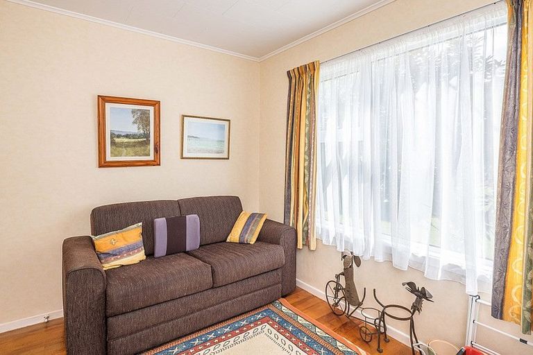 Photo of property in 22 Kaitawa Crescent, Paraparaumu, 5032