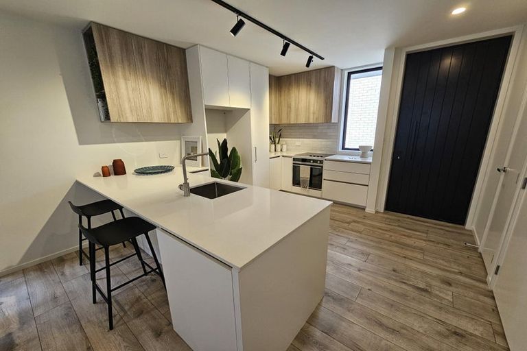 Photo of property in 16 Ara Toutouwai, Karori, Wellington, 6012