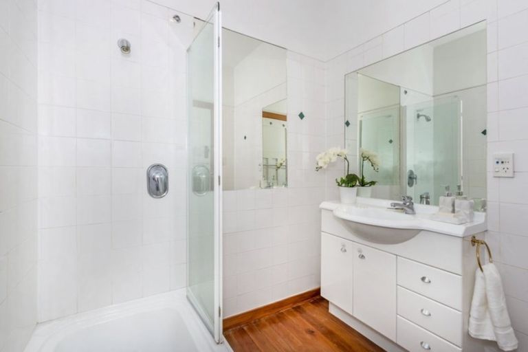 Photo of property in 70 Sandwich Road, Beckenham, Christchurch, 8023