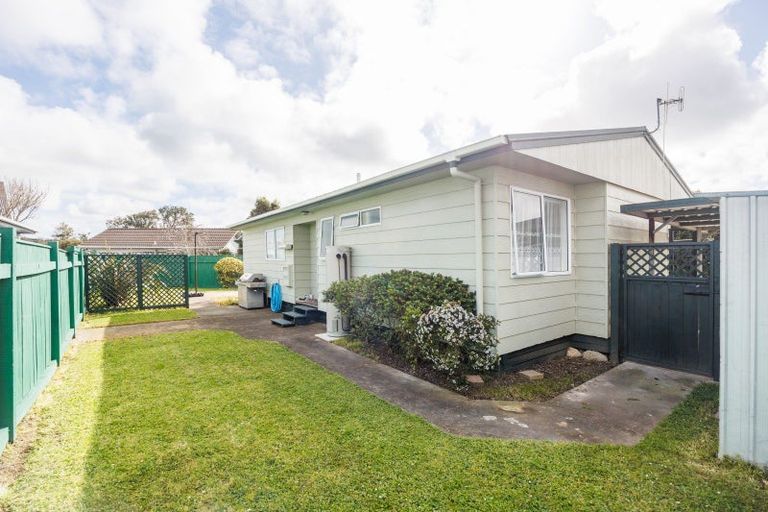 Photo of property in 28 Tiller Close, Kelvin Grove, Palmerston North, 4414