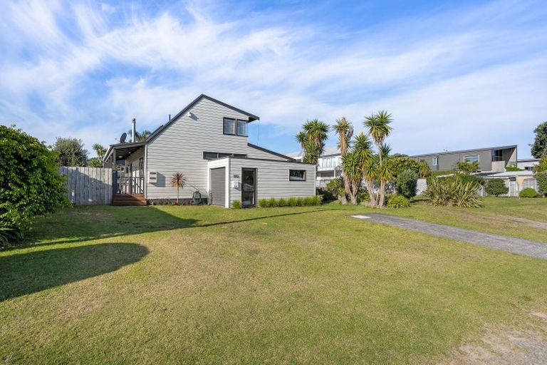 Photo of property in 202 Beverley Terrace, Whangamata, 3620