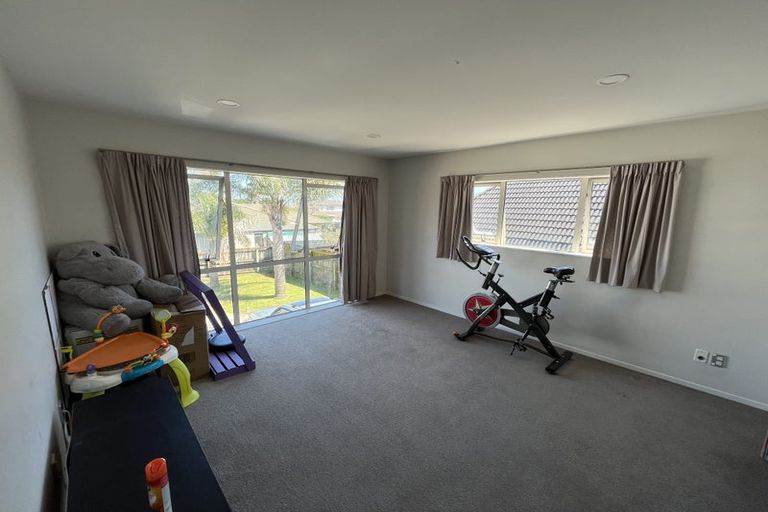 Photo of property in 18 Nicholas Gibbons Drive, Clendon Park, Auckland, 2103