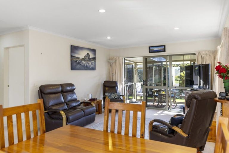 Photo of property in 4 Lakeridge Close, Rangatira Park, Taupo, 3330