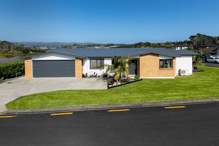 Photo of property in 4 Karika Place, Massey, Auckland, 0614