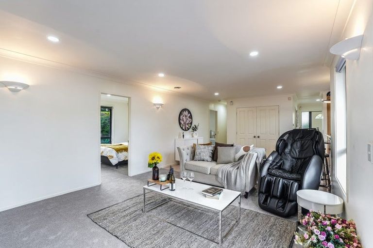 Photo of property in 4 Mahina Place, Te Atatu Peninsula, Auckland, 0610