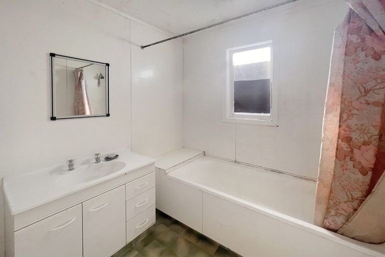 Photo of property in 5 Arawa Place, Castlecliff, Whanganui, 4501