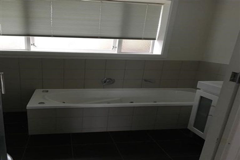 Photo of property in 335f Devon Street West, New Plymouth, 4310