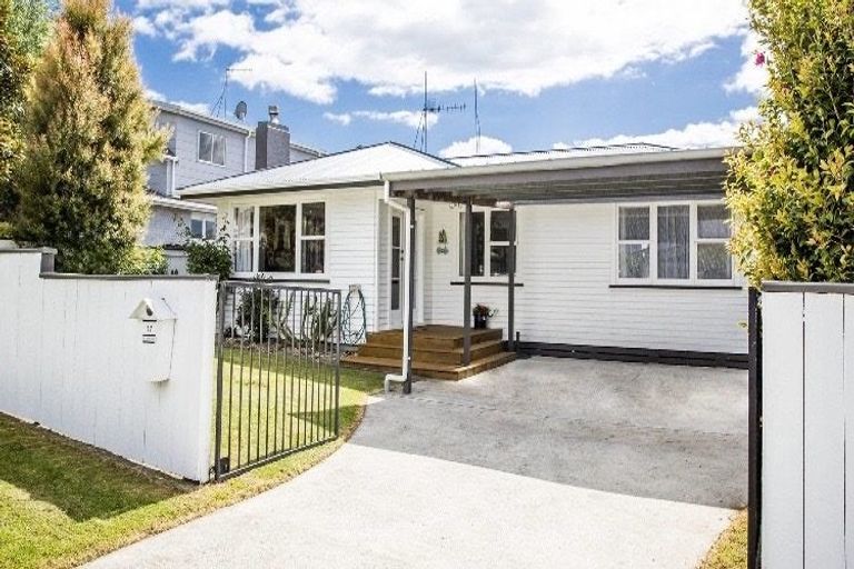 Photo of property in 17 The Drive, Brookfield, Tauranga, 3110