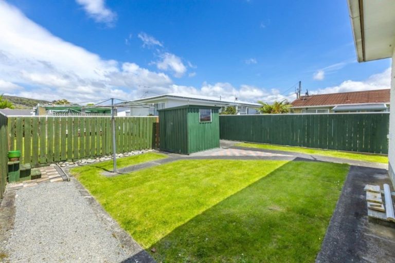 Photo of property in 2/50 Kowhai Avenue, Ebdentown, Upper Hutt, 5018