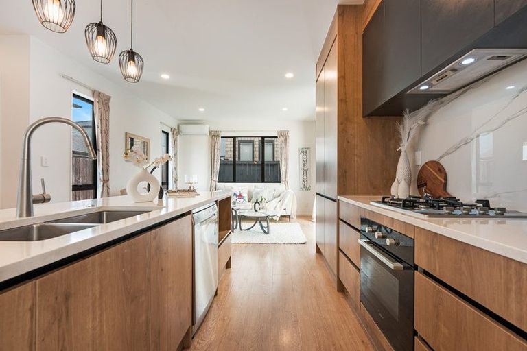 Photo of property in 718b Massey Road, Mangere, Auckland, 2022