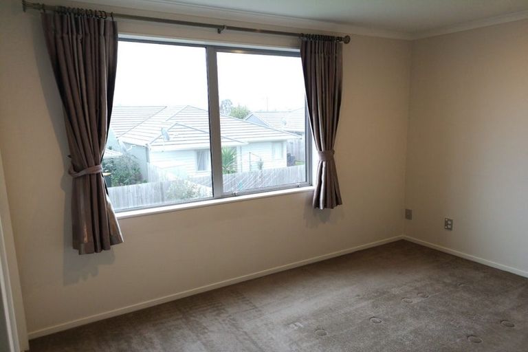 Photo of property in 10 Puweto Avenue, Takanini, 2112