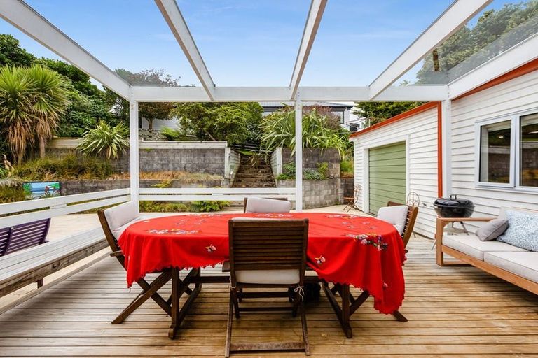 Photo of property in 4 Price Street, Westown, New Plymouth, 4310